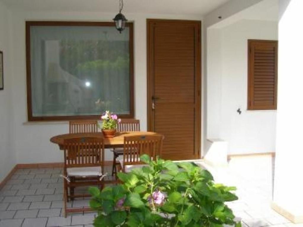 Vila Geremeas Country Club Marongiu Pokoj fotografie